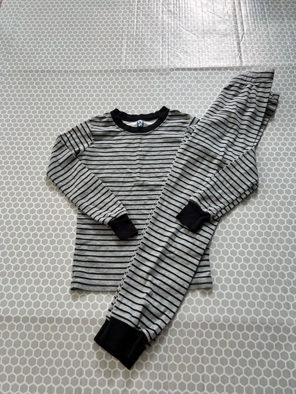 P J Place Gray & Black Striped Kids Pajama Set - Long Sleeve Top & Pants. Size 6